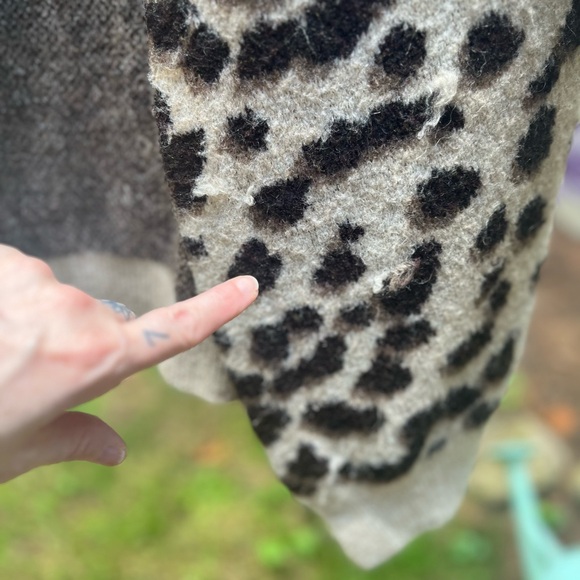 Cardigan - Picture 2 of 7